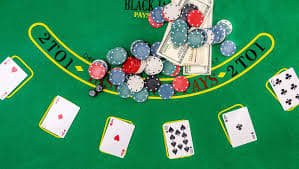 Tampilan berbagai permainan live casino populer seperti baccarat dan roulette